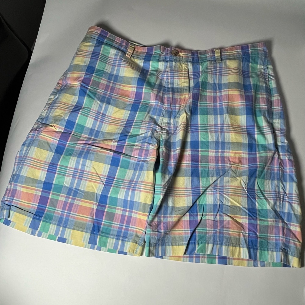 Men’s vineyard vines club shirts in fabulous pastel pattern.  Size 40.